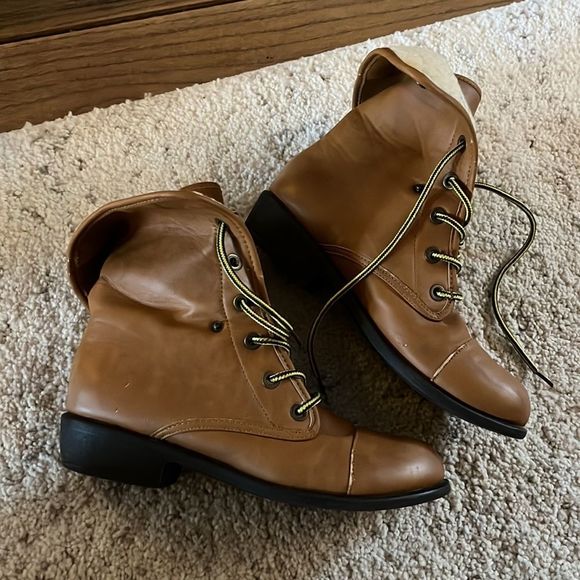 CL by LAUNDRY || High Top Lace Up Womans Boots - Picture 5 of 8